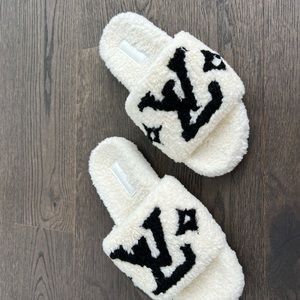 Louis Vuitton fur slippers slides